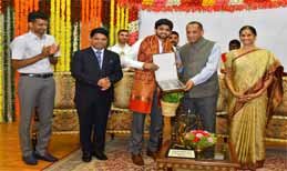 Guv likens Sai Praneeth as Arjuna & Gopichand as Saradhi