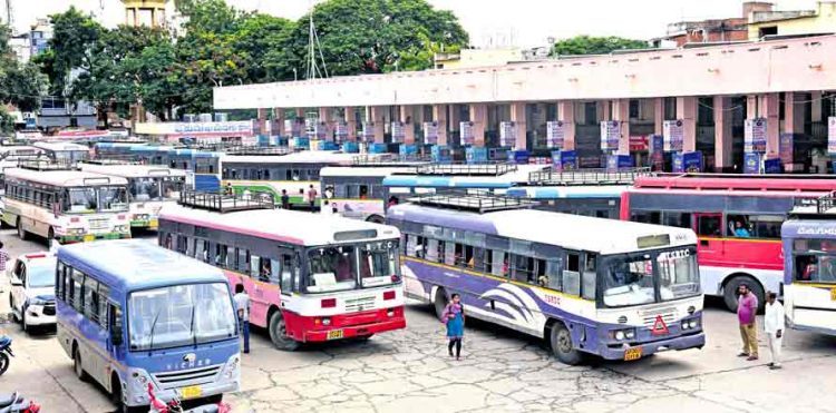 TSRTC strike: First round of talks end without major decisions