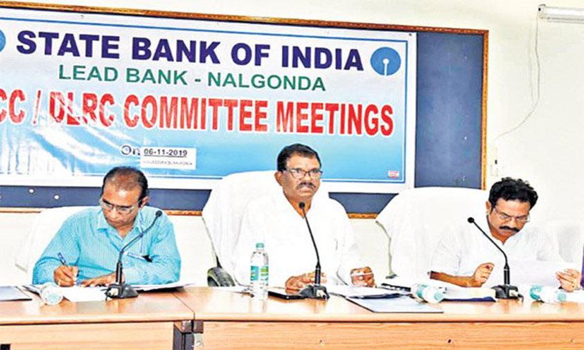 Nalgonda Collector urges banks to be flexible while giving loans to SHGs