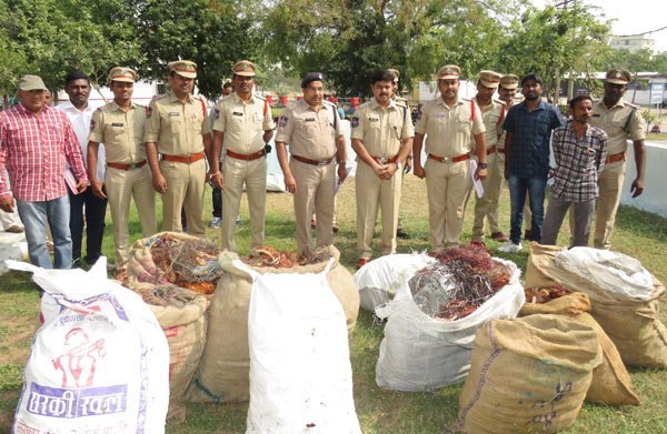 Five inter-State gang members held in Adilabad