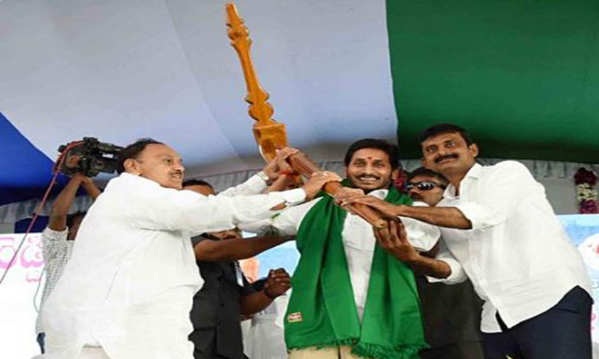 Jagan lays foundation stone for Rs 15,000-crore steel plant