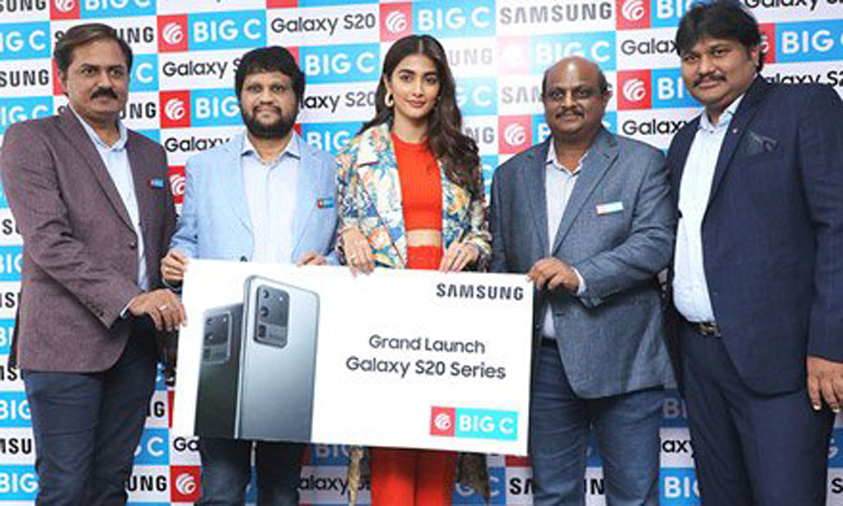 Pooja Hegde adds magical touch to S20 launch at Big C