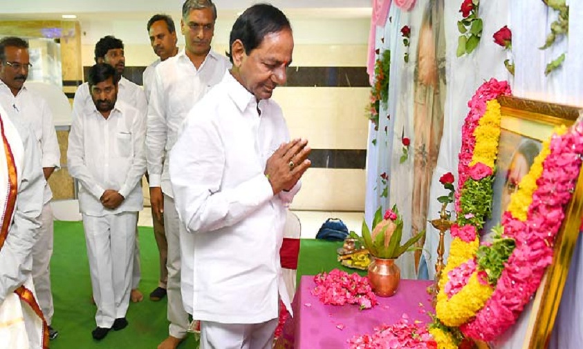 CM Pays Tributes To Irrigation Expert R Vidyasagar Rao