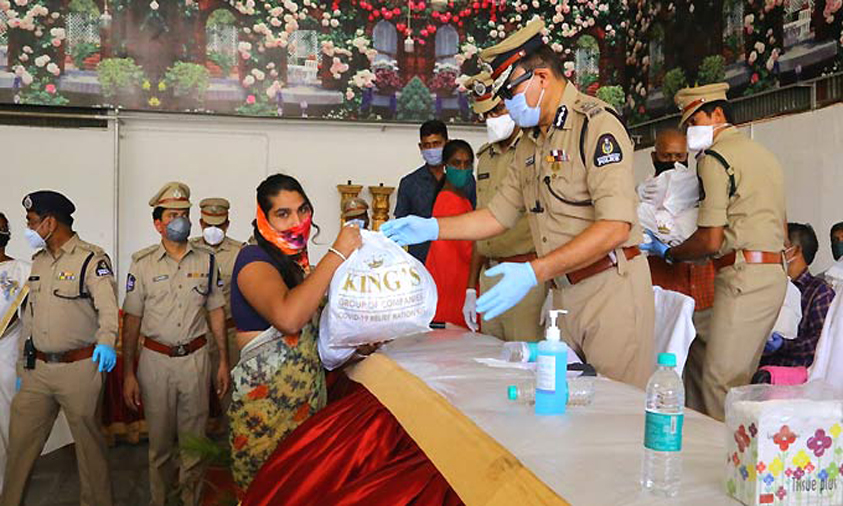 Hyderabad Police Commissioner distributes kits to transgender persons