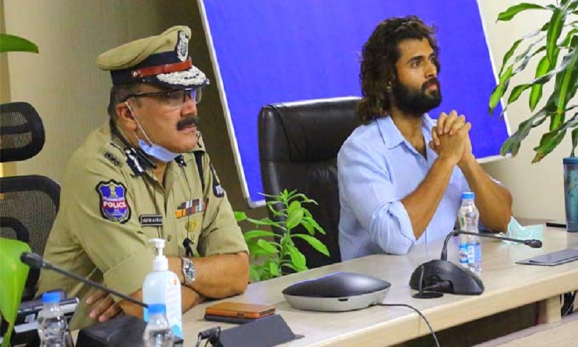 Hyderabad cops get morale boost from Vijay Deverakonda