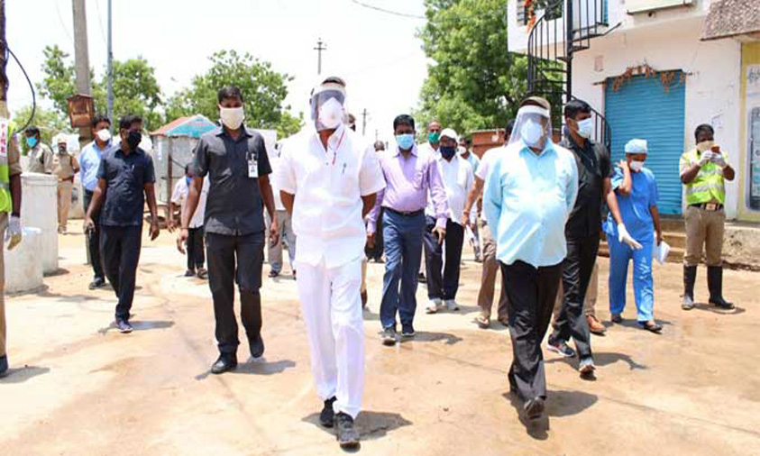 Srinivas Goud inspects Corona affected areas in State