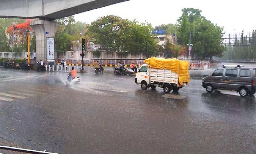 Reprieve from summer, rains lash Hyderabad 