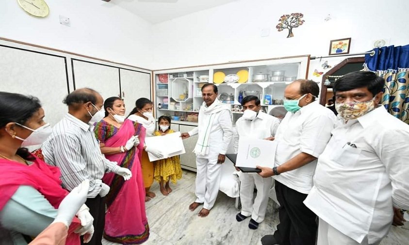 KCR Gives 4Cr To Col. Santosh Babu’s; Wife 1Cr To His Parents