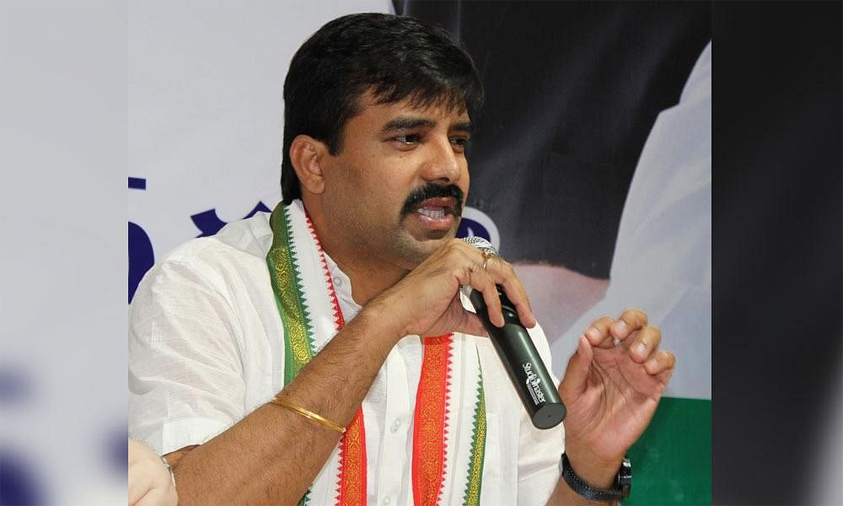 AICC Secretary Vamsichand Reddy Lashes Out At TRS Leaders
