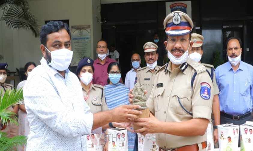 Eco-Friendly Seed Ganesha Launched By Cyberabad CP
