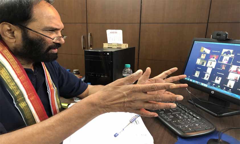 Congress Leaders Pay Tributes To Ex-MP Nandi Yellaiah