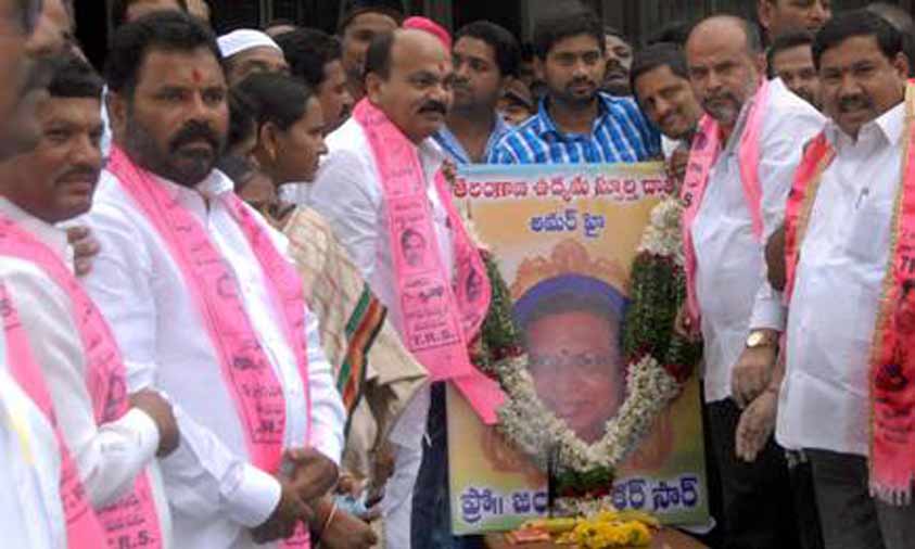 TRS Leaders Pay Tributes To Jayashankar