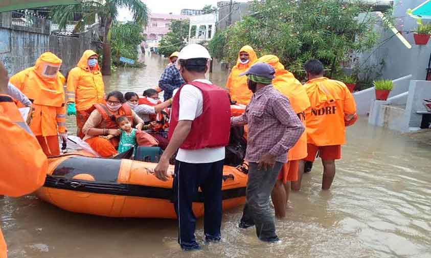 NDRF Team Pressed Into Service For Relief In Warangal