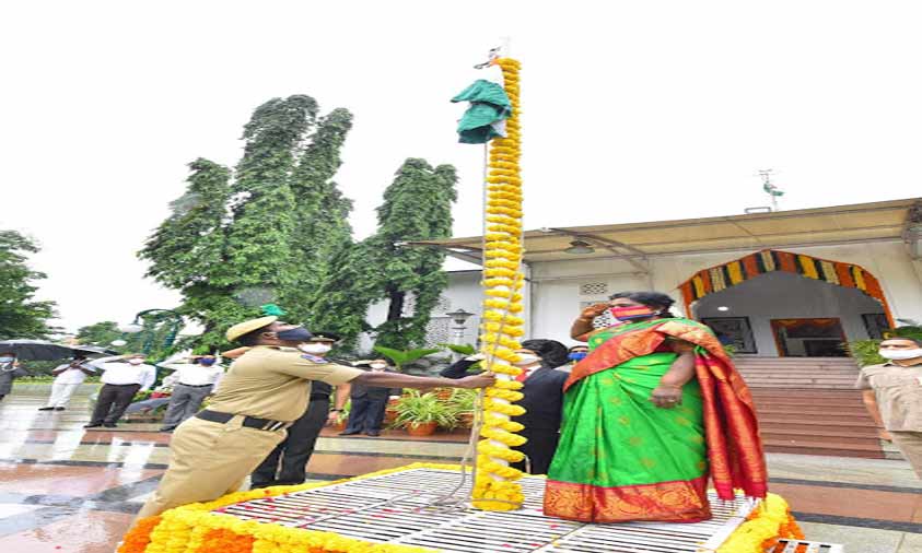 Governor Hoists National Flag At Raj Bhavan