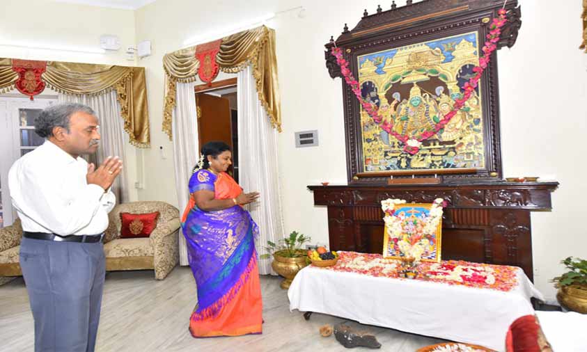 Guv Performs Special Puja For Lord Sri Ram