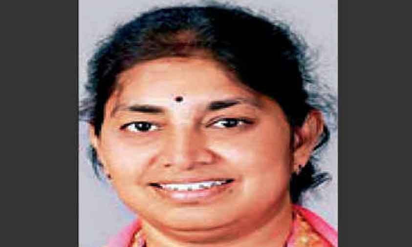 Install Ramalinga Reddy Statue In Dubbaka: Sunitha To KCR