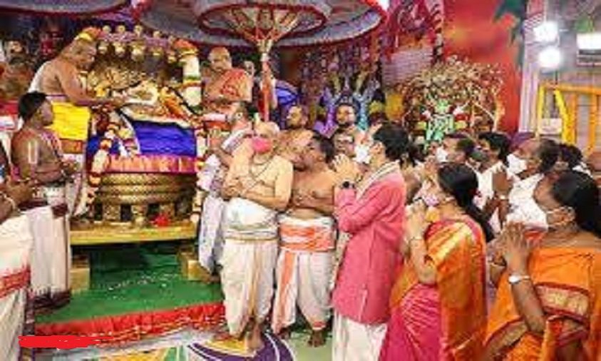 Goddess Charms In Unique Vaikunthanatha Avatara