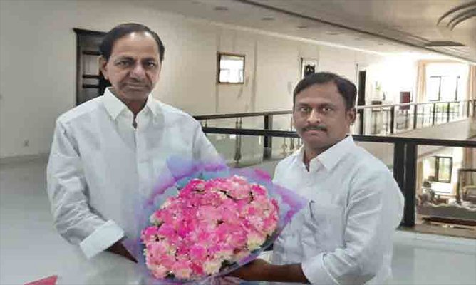Gellu Srinivas Yadav Meets CM KCR
