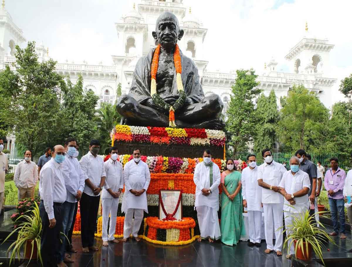 Pocharam Srinivas Reddy Pays Tribute to Gandhiji