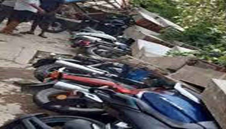Theatre Wall Collapse, Damages 50 Parked Vehicles