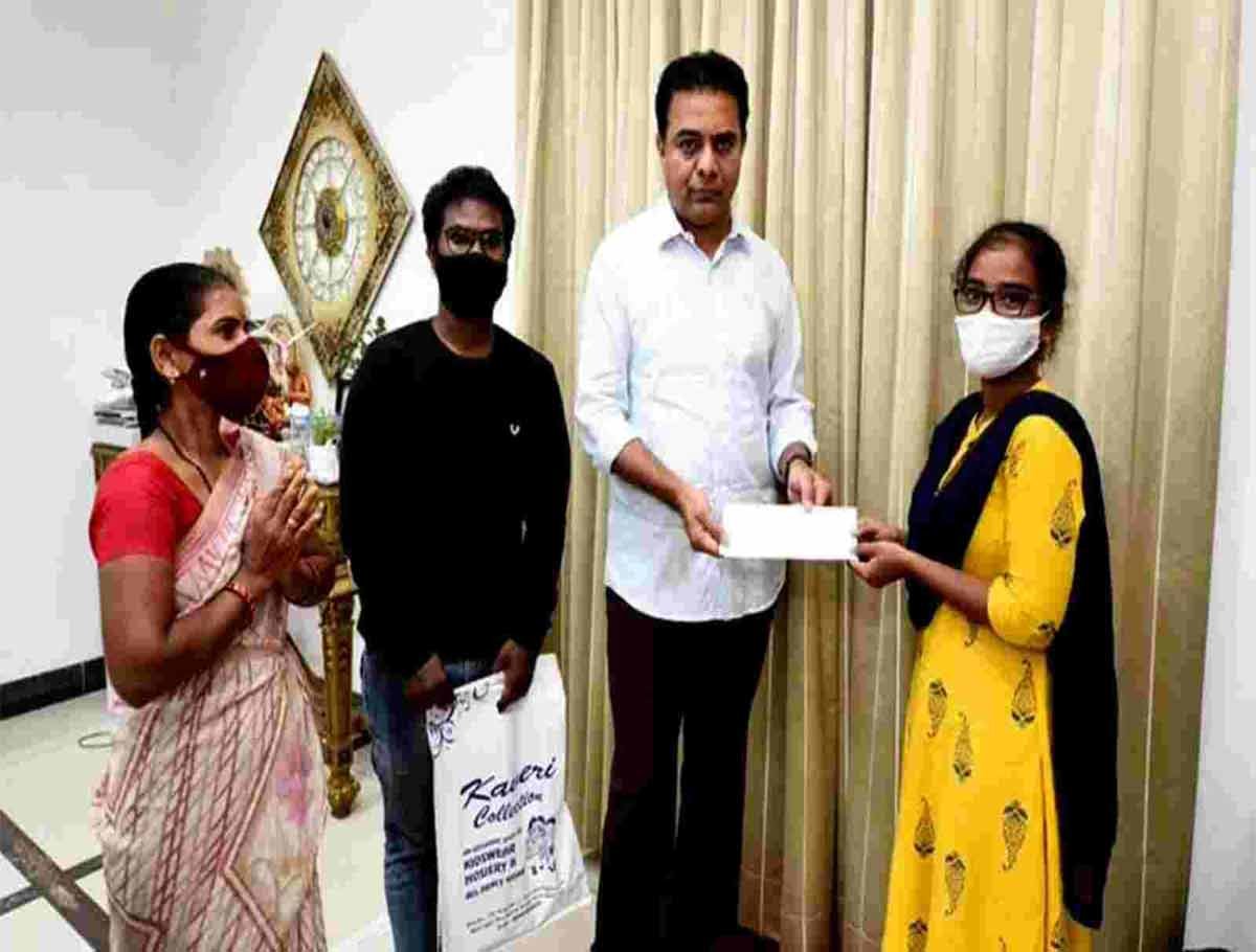 Hyderabad: KTR Offers Financial Assistance to a Girl