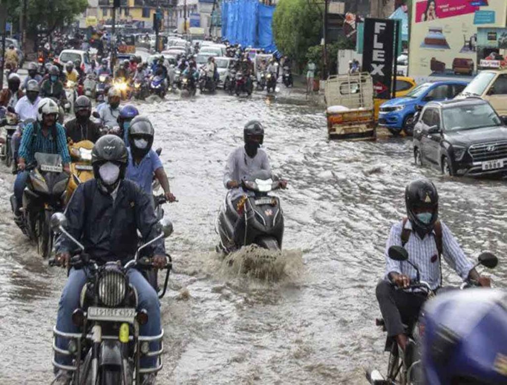 Heavy Rains Is Creating Havoc In Hyderabad