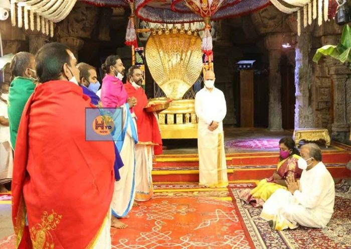 Tamilisai Soundarajan Offers Prayers at Tirumala Temple