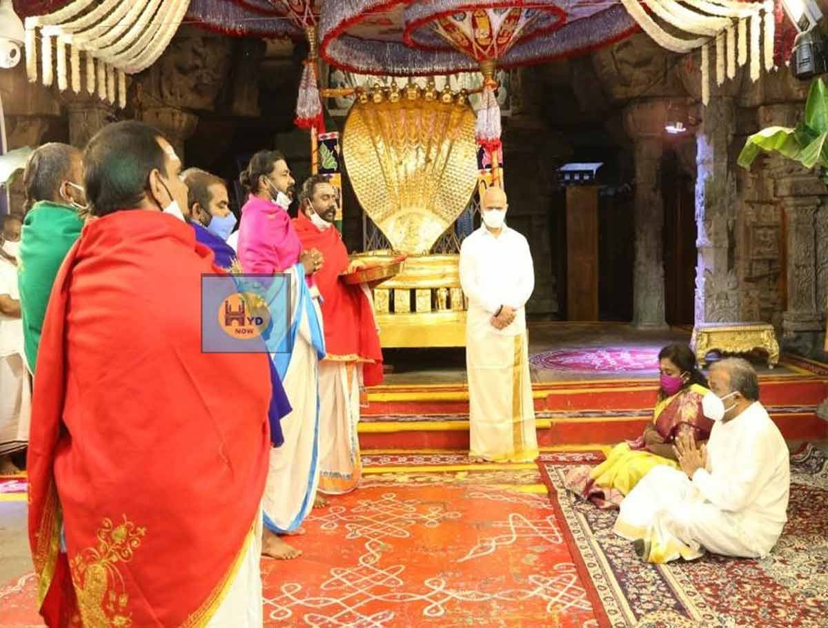 Tamilisai Soundarajan Offers Prayers at Tirumala Temple
