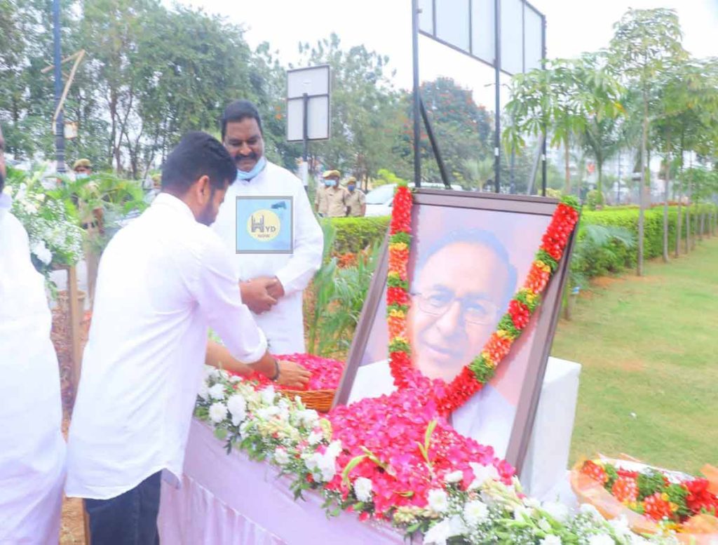 TPCC Chief Pays Tributes To S. Jaipal Reddy