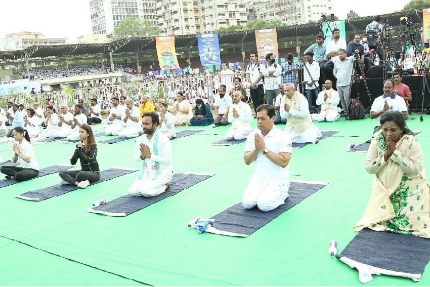 Governor Tamilisai, Union Minister Participated In Yoga Utsav