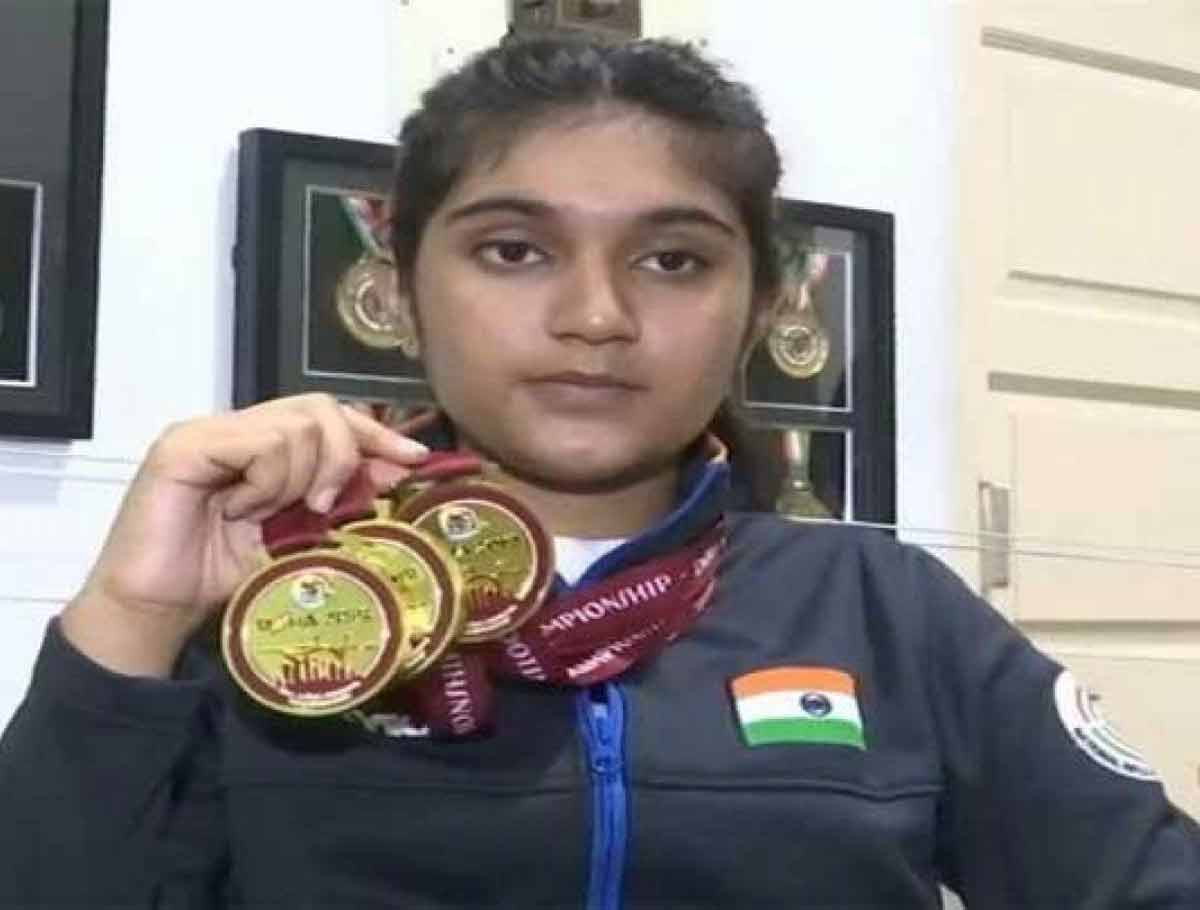 Esha Singh Receives Gold Medal In Junior Athletics Championships 2022