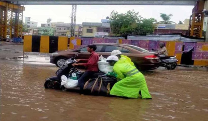 Hyderabad: GHMC And DRF Teams On Job After Rain Damages