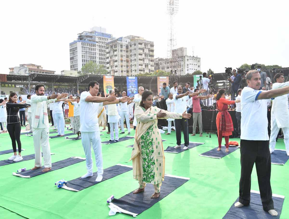 Governor Tamilisai, Union Minister Participated In Yoga Utsav