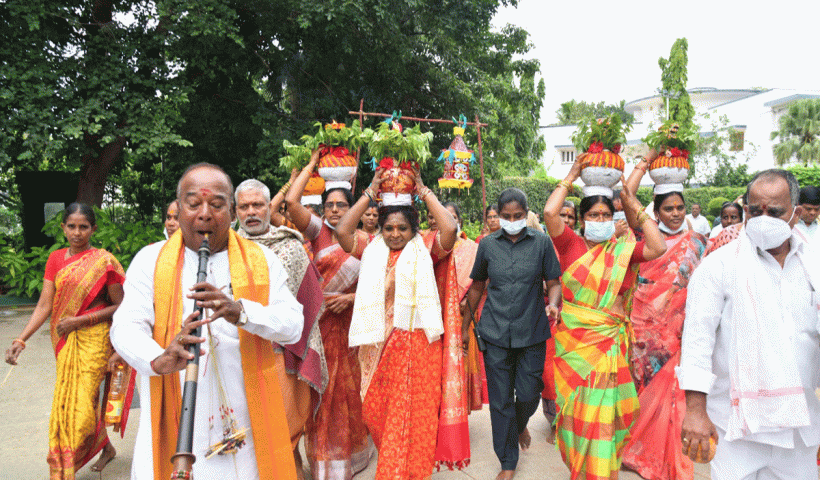Governor Offers Bonam To Goddess Nalla Pochamma In Raj Bhavan