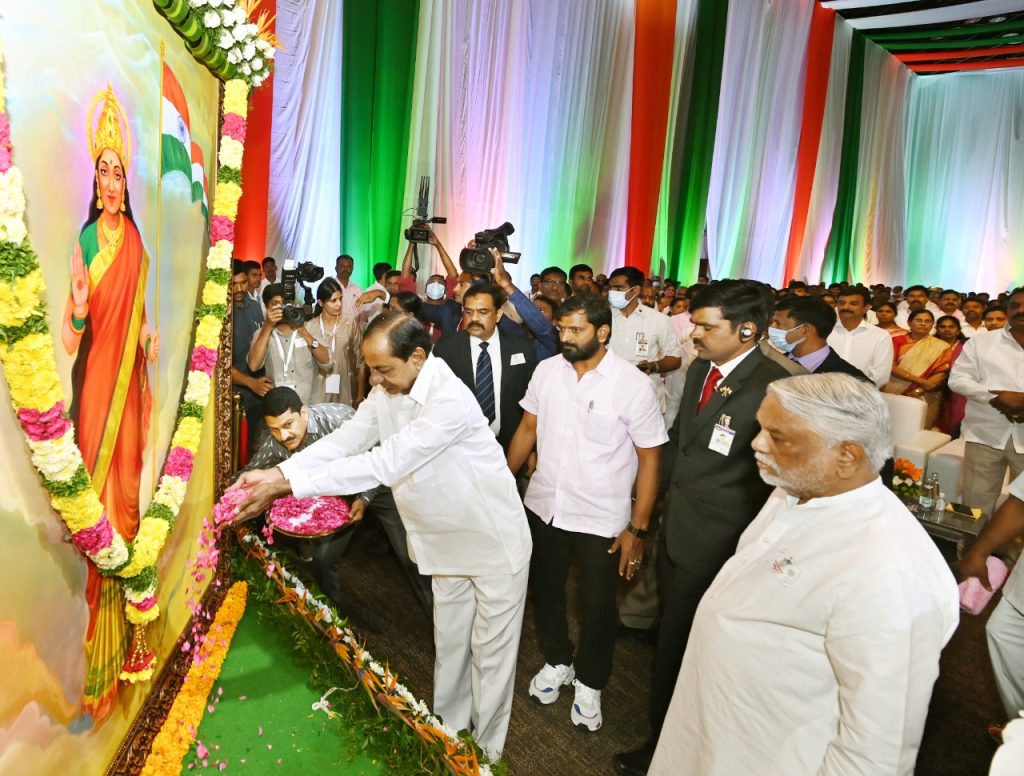 CM KCR Launches Swatantra Bharatha Vajrotsavalu Celebrations