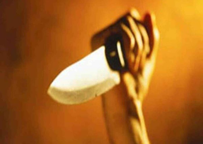 Man Attack a Woman With A Knife In Hyderabad