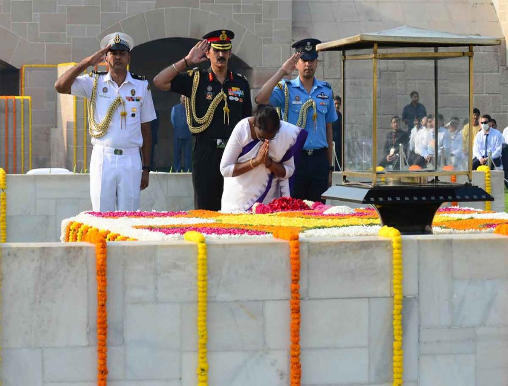 President Murmu Paid Tributes To Mahatma Gandhi