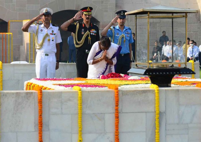 President Murmu Paid Tributes To Mahatma Gandhi