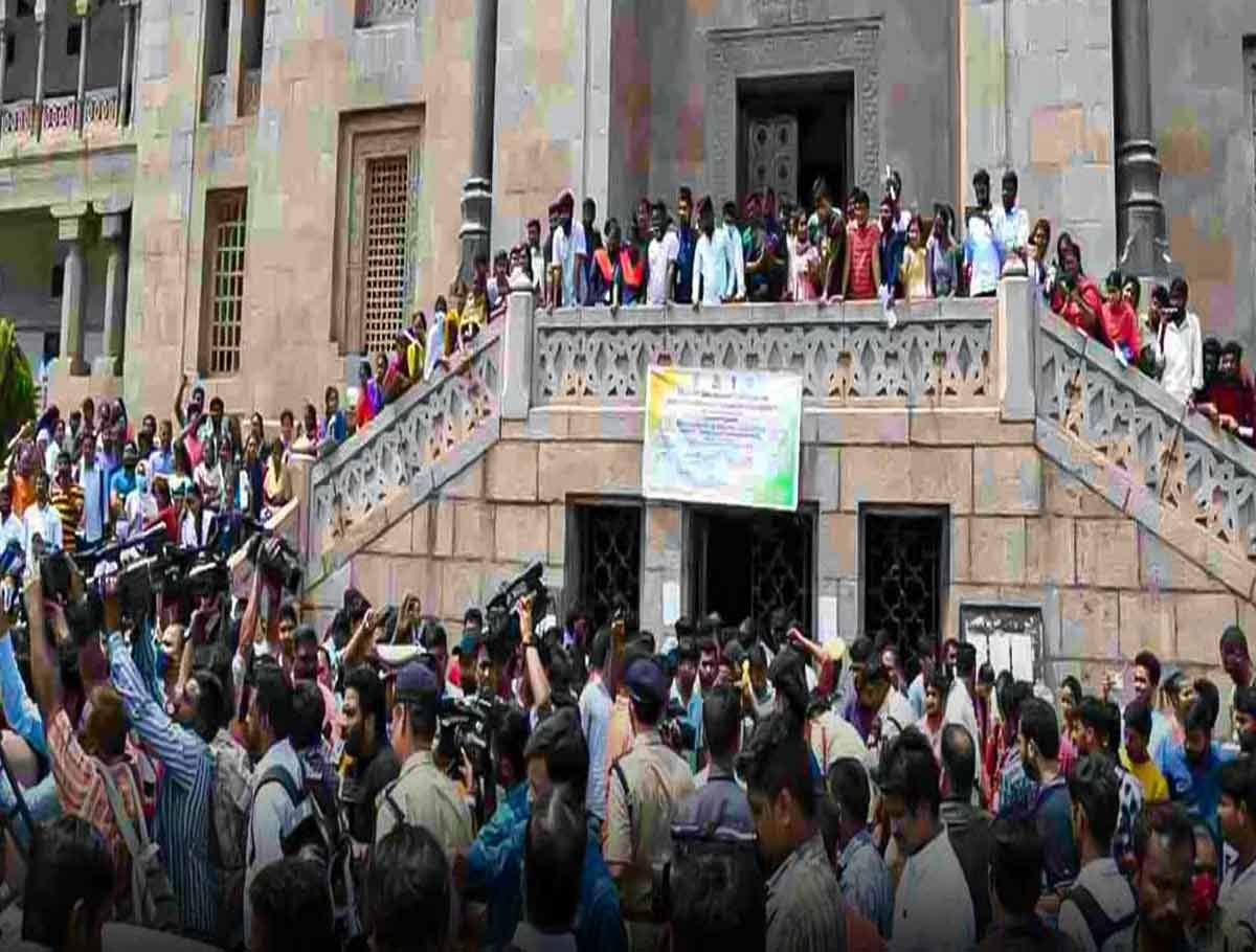 OU Students Staged Protest Against Over TSPSC Paper Leak