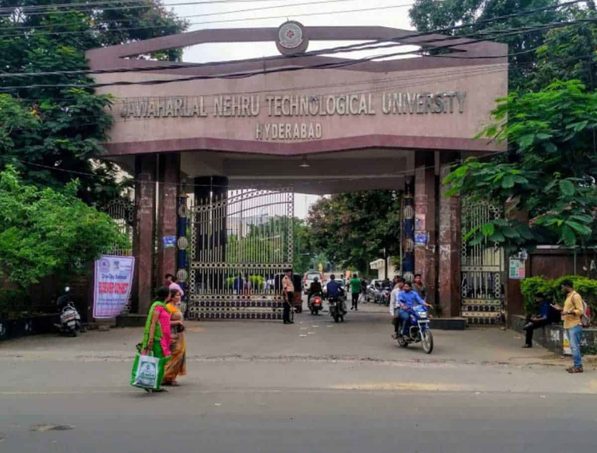 Students Of JNTU-H Can Now Enroll 2 PGs Simultaneously