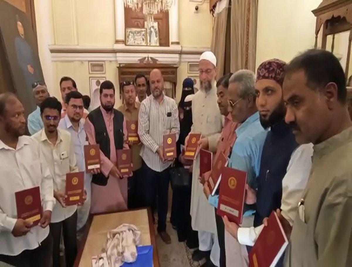 AIMIM Chief Unveils TUWJF Diary 2023, Pledges Support for Urdu Journalists
