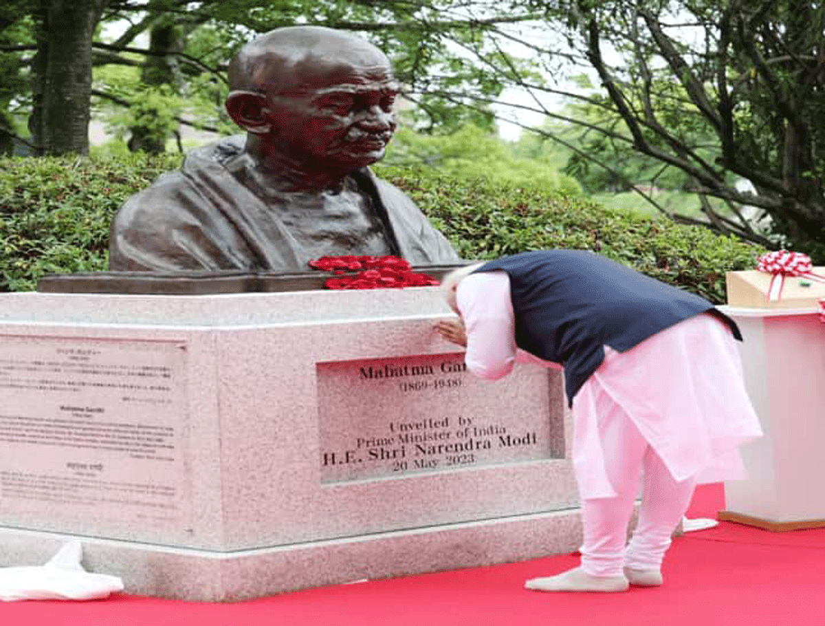 PM Modi Unveils Mahatma Gandhi Bust in Hiroshima