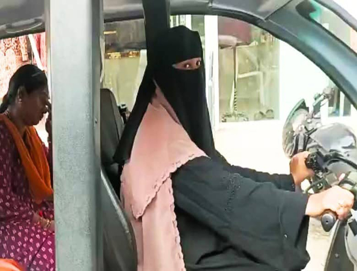 A Female Woman Wearing Burqa Driving An Auto