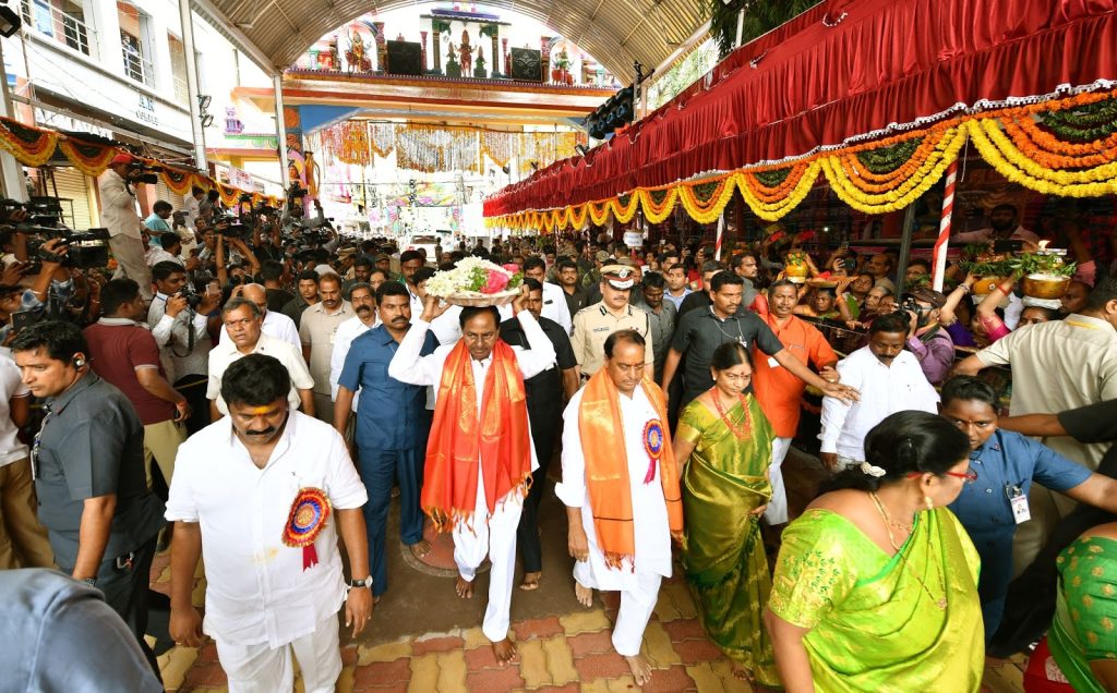 CM KCR Takes Part In Secunderabad Ujjaini Bonalu