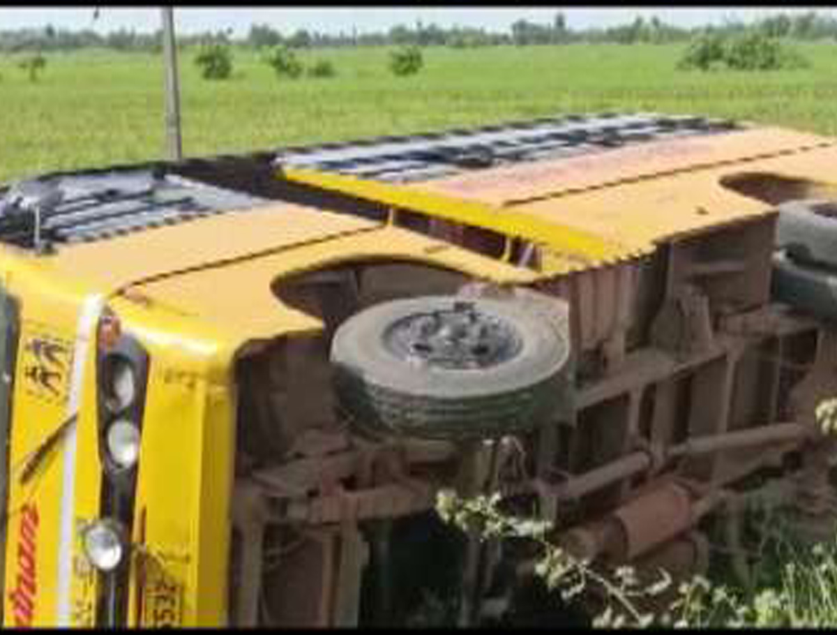School Bus Overturned Students Sustained Students Minor Injuries