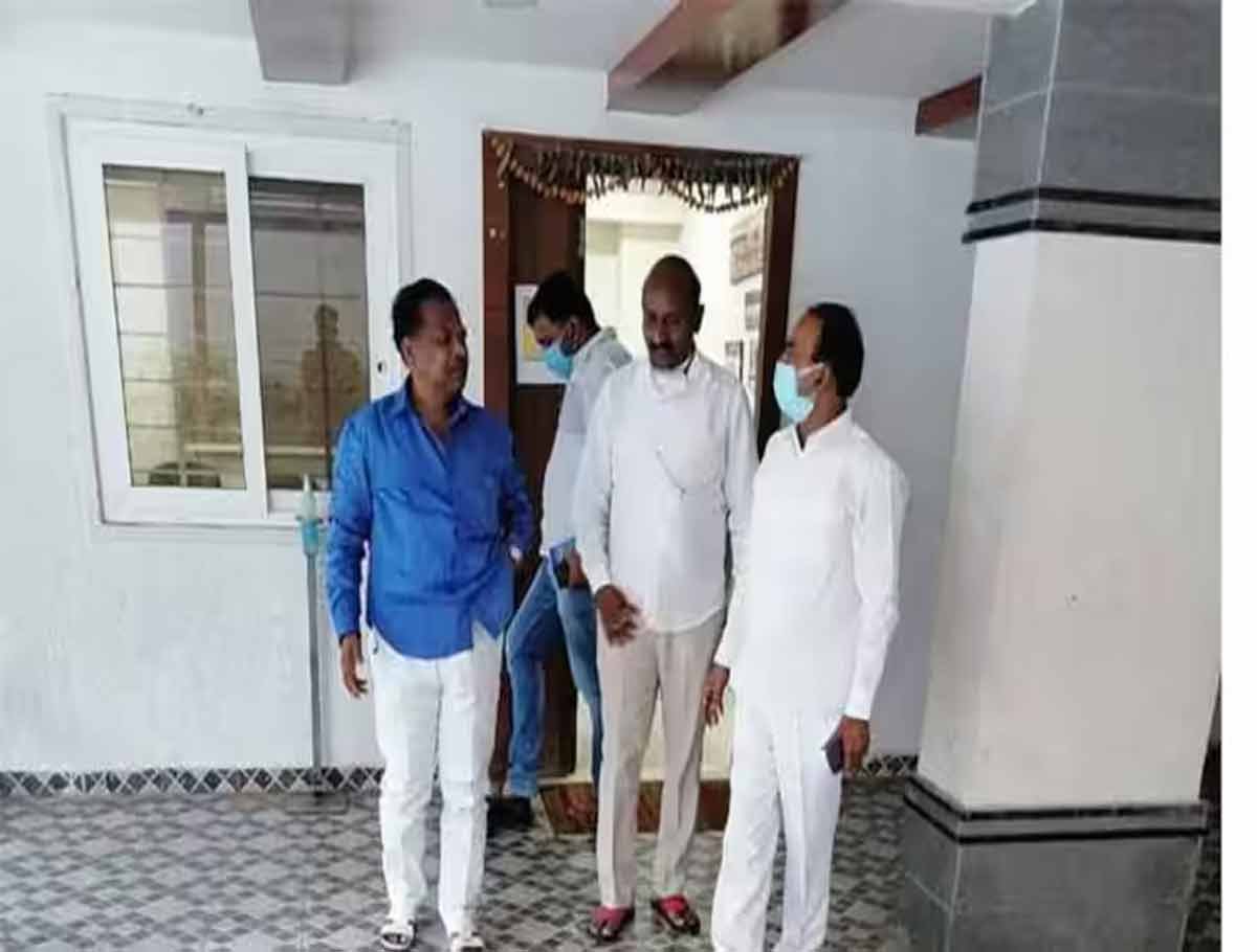 Eatala Rajender Meets Former Minister Chandrashekhar