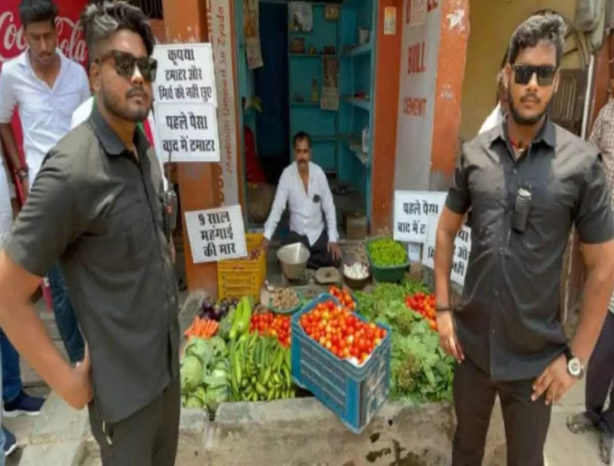 Vendor Hires Bouncers For the Safety of Tomatoes