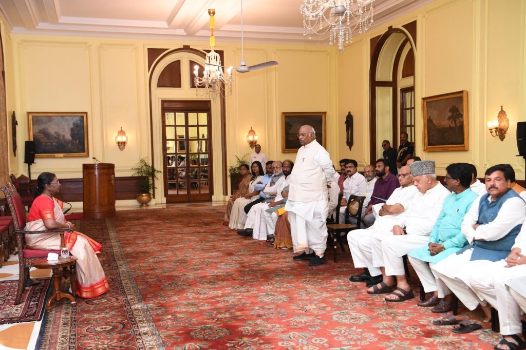 INDIA MPs' Delegation Meets President Murmu Over Manipur Issue