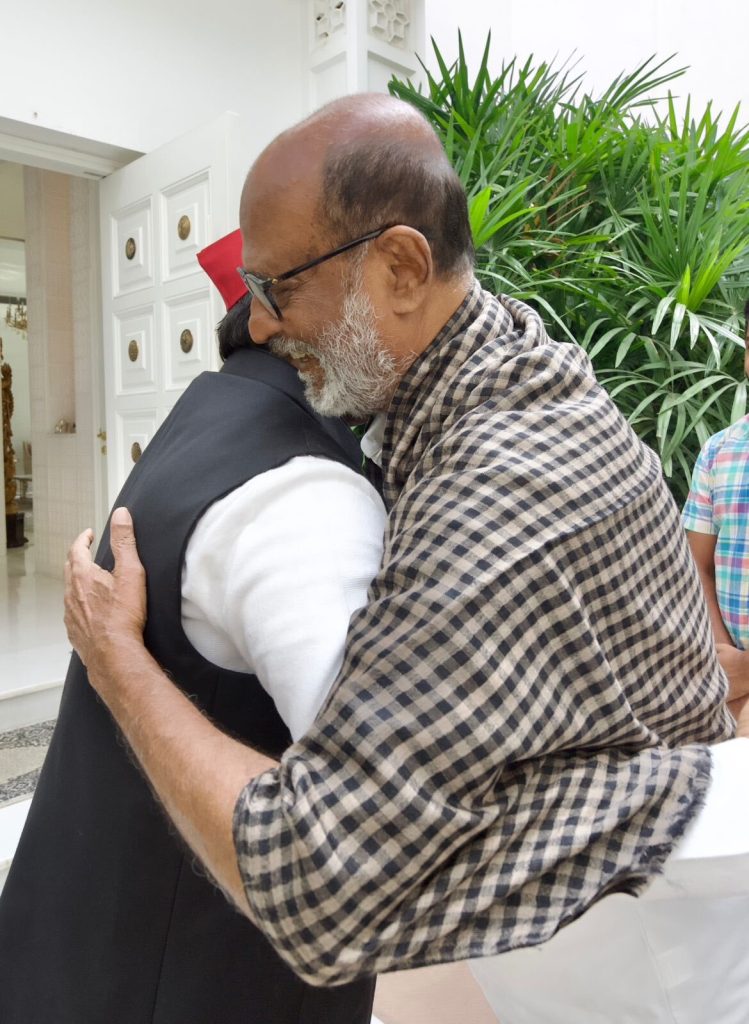 Superstar Rajinikanth Meets Akhilesh Yadav