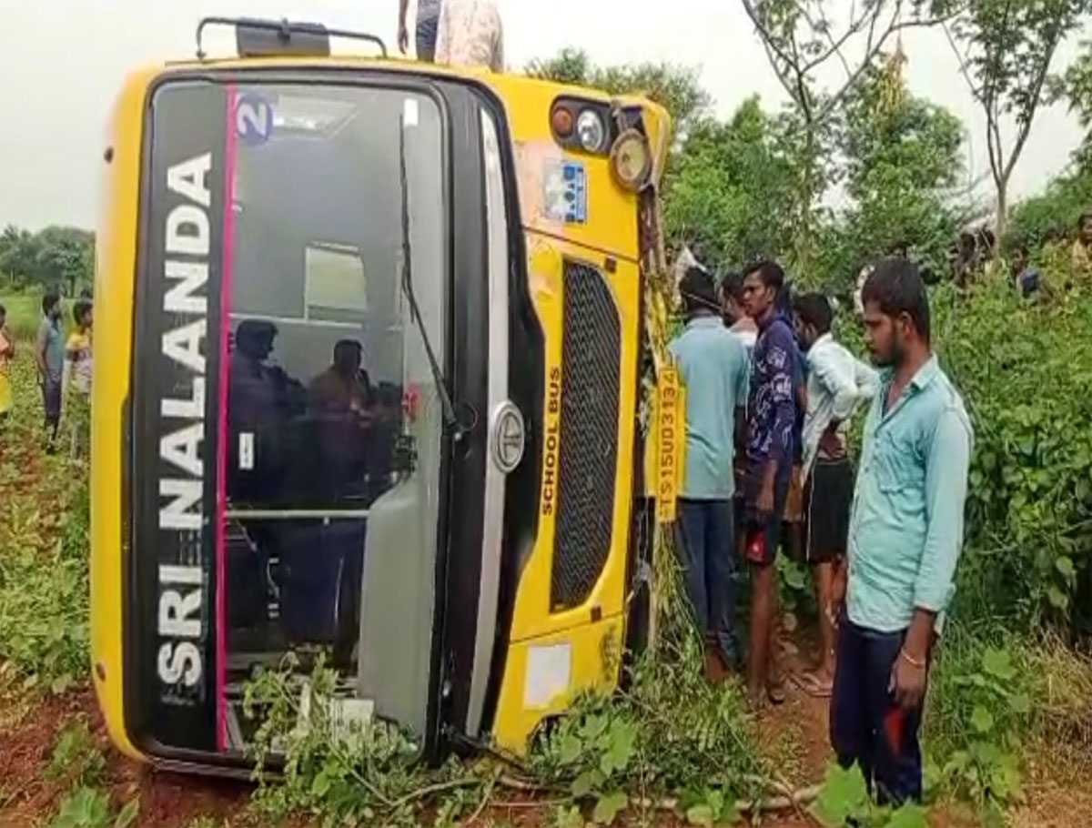 *_30 Students Injured After School Bus Turns Turtle in Mahabubabad